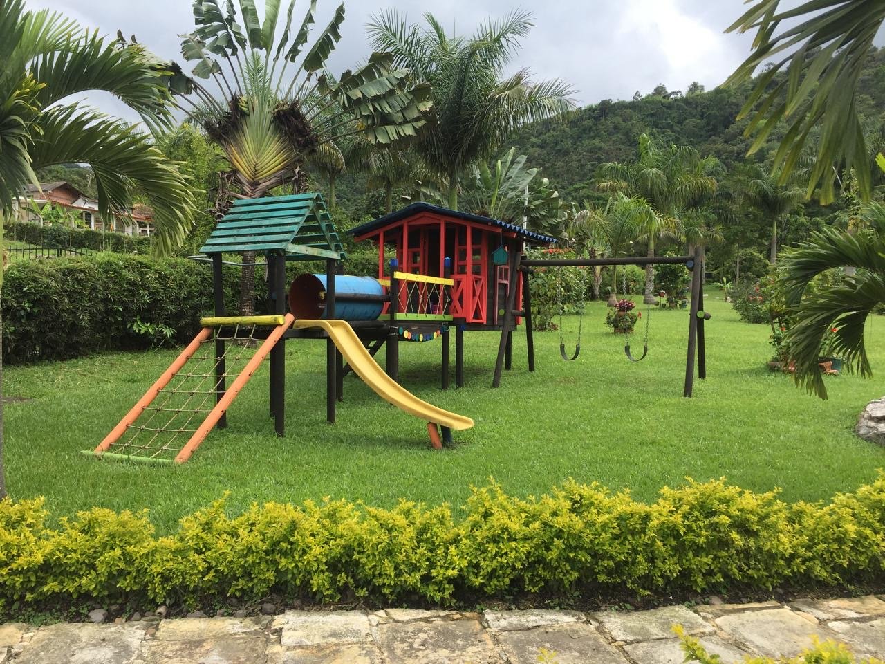 Kiosko BBQ y zonas exteriores �?